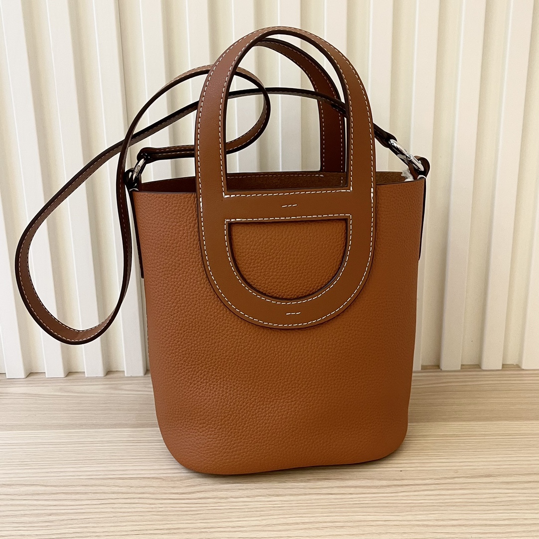 Hermès hand In the loop pig nose